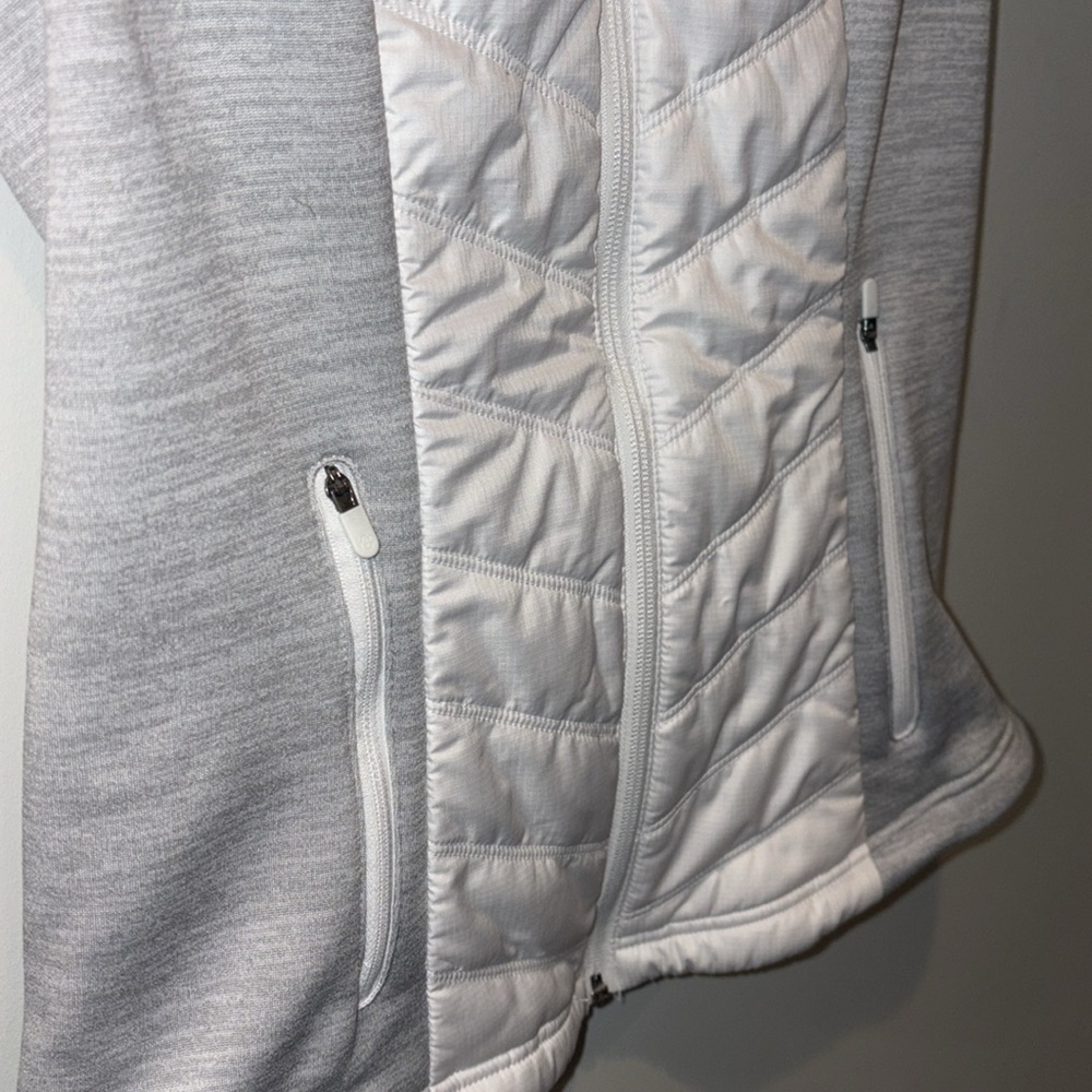 Zella Zelfusion Water Repellent Quilted Vest w/Hood Size Medium White/Gray - Picture 4 of 12